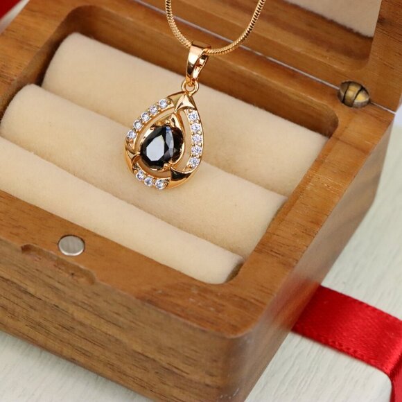 "Teardrop Black Stone Pendant with White Crystals in Gold Plating, XPPT1800 - Picture 10 of 13